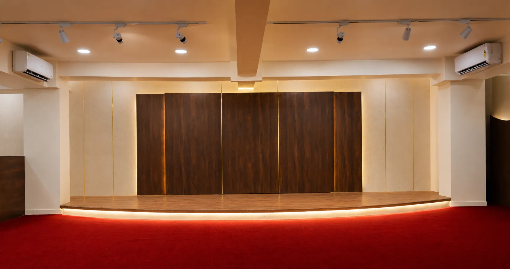 RC Workspace project — office-auditorium